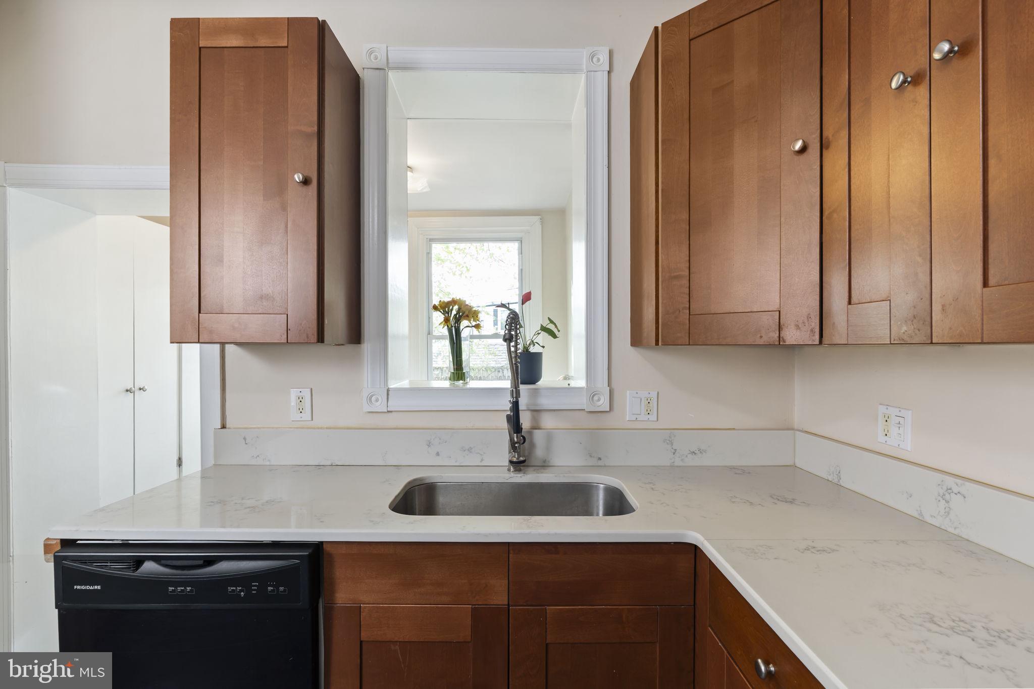 EAST FALLS - Residential