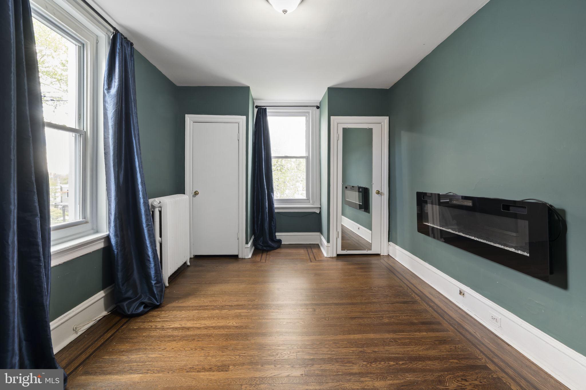 EAST FALLS - Residential