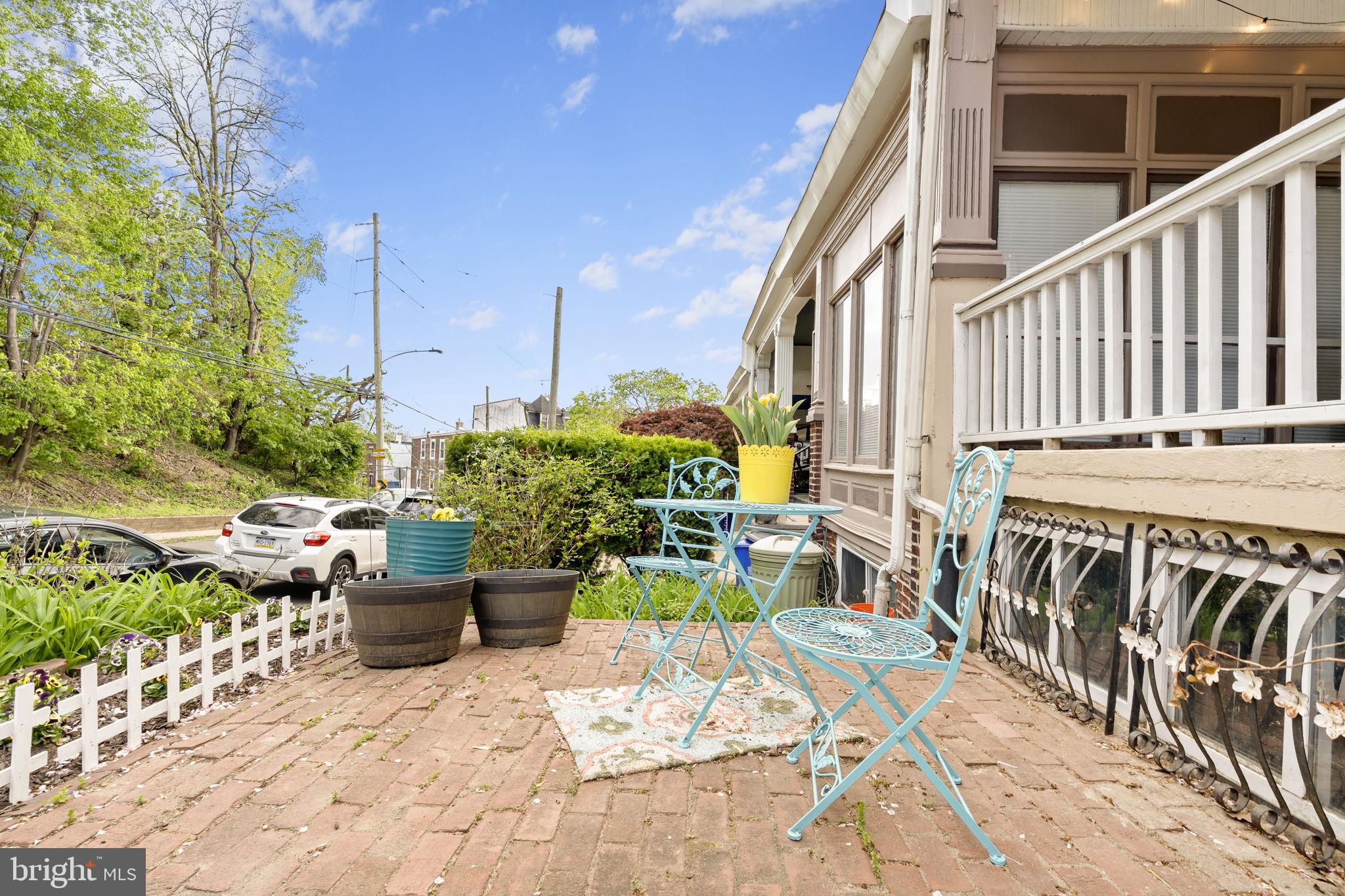 EAST FALLS - Residential