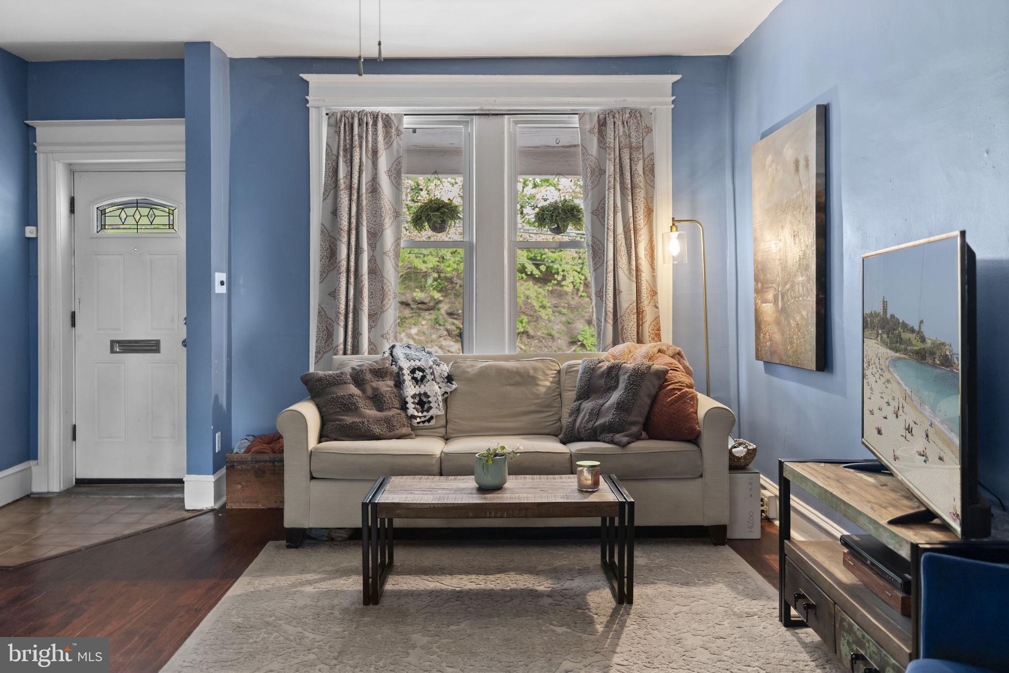 EAST FALLS - Residential