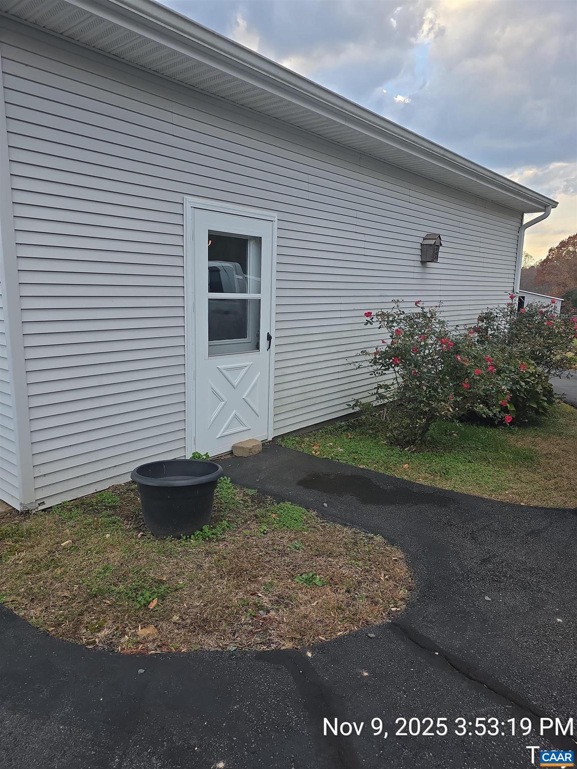 912 HUNTERS LODGE RD