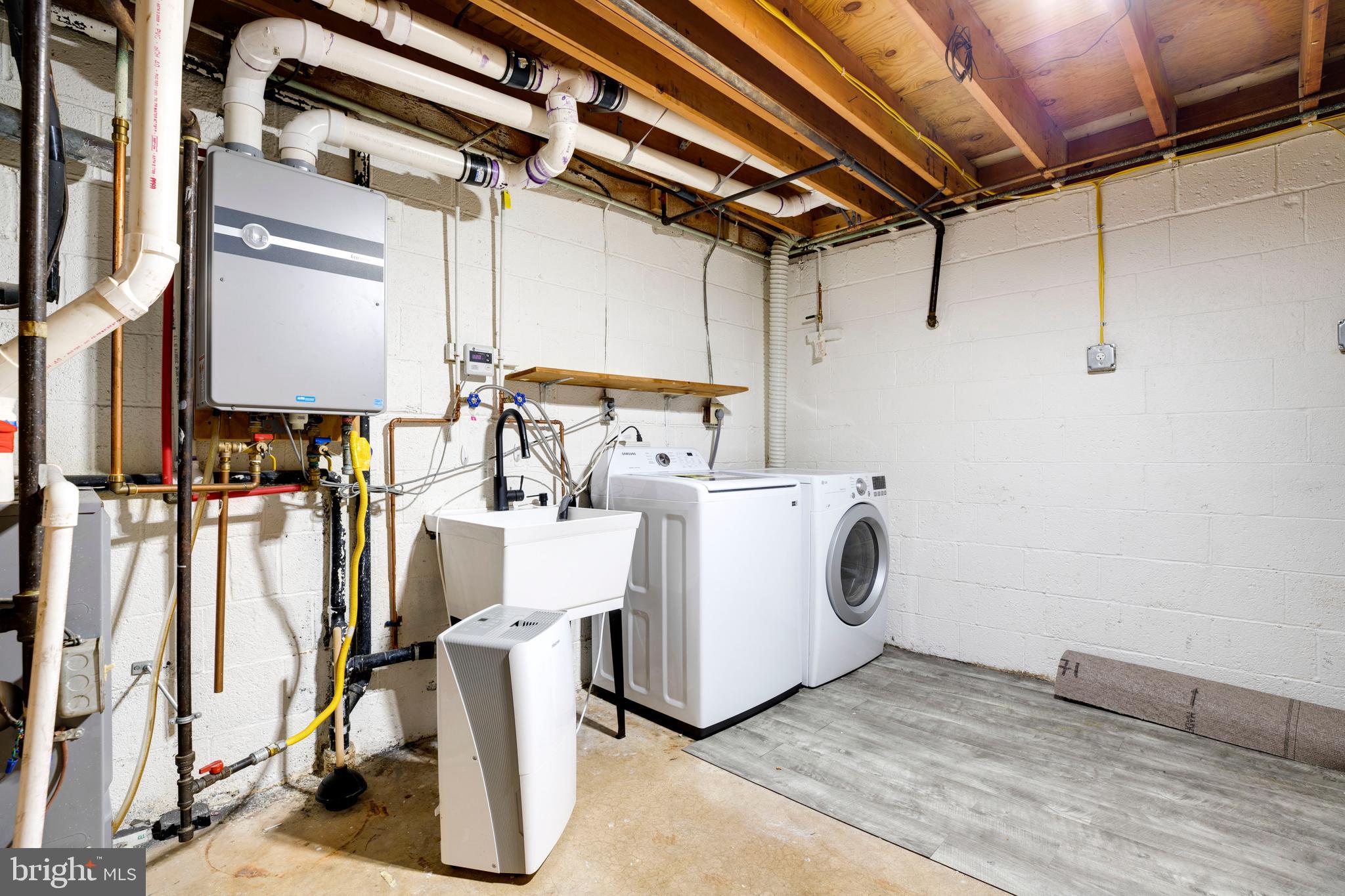 LAKE BRADDOCK - Residential