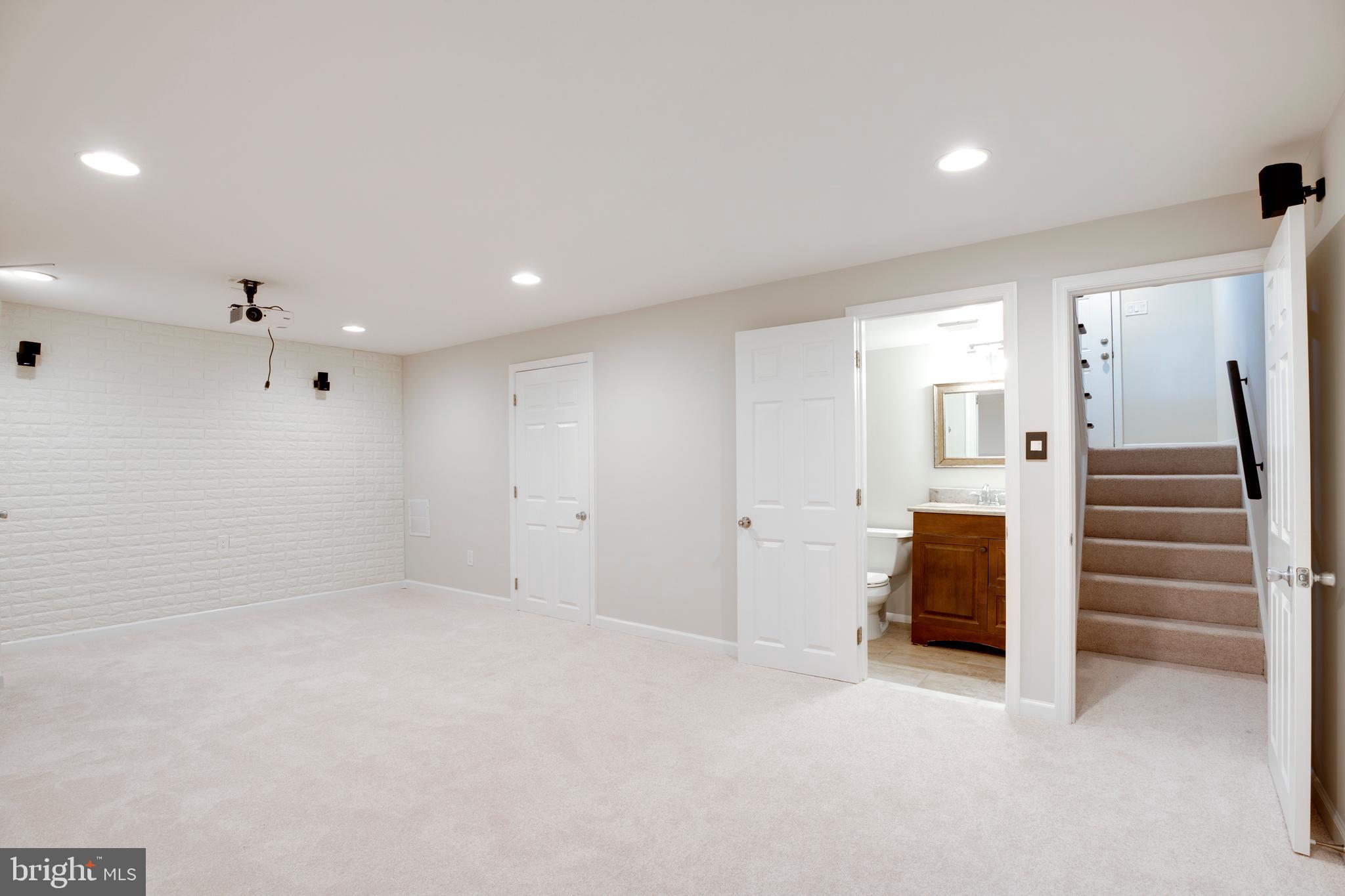 LAKE BRADDOCK - Residential