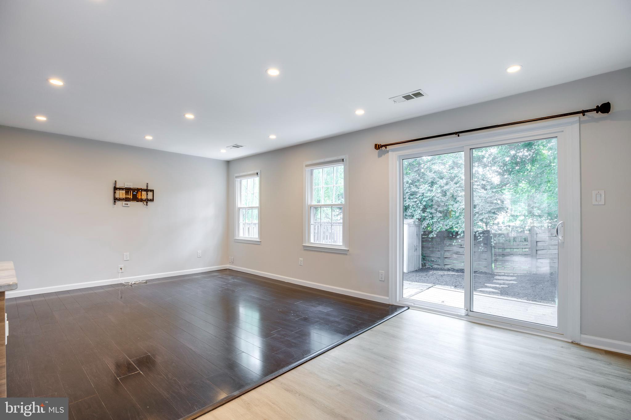 LAKE BRADDOCK - Residential