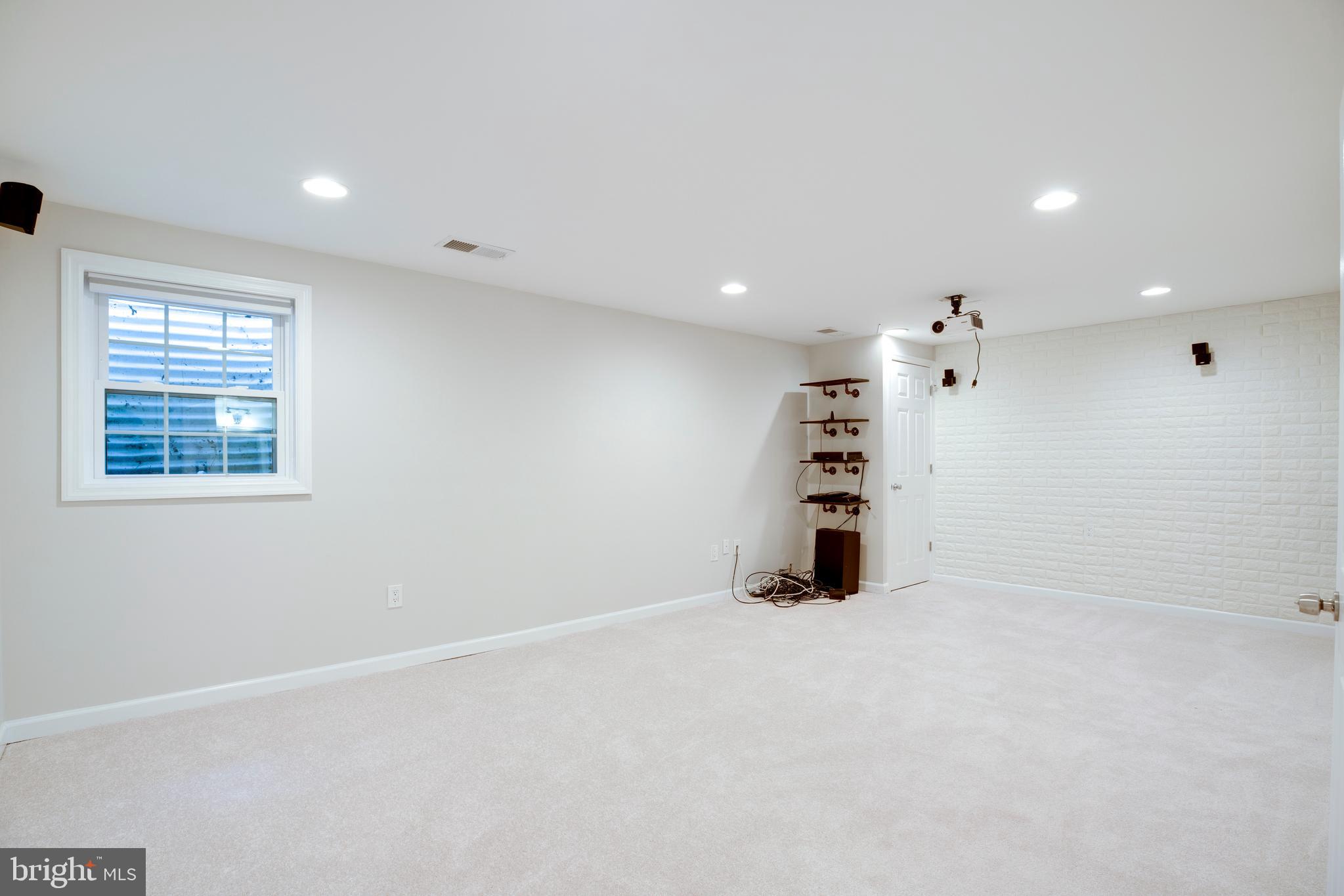 LAKE BRADDOCK - Residential