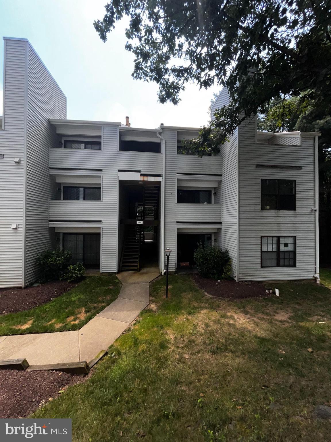 2 beds, 2.5 bath, great location. Bring your vision. Unlimited potential. Property needs work. Sold strictly AS-IS. Seller will make no repairs. Condominium project is FHA APPROVED. Great of a First Time Buyer or Investor. Home in need of repair.