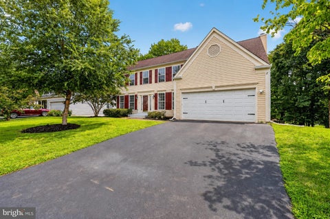 Photo of 10095 Post Oak Terrace, MANASSAS, VA 20110 (MLS # VAPW2122116)