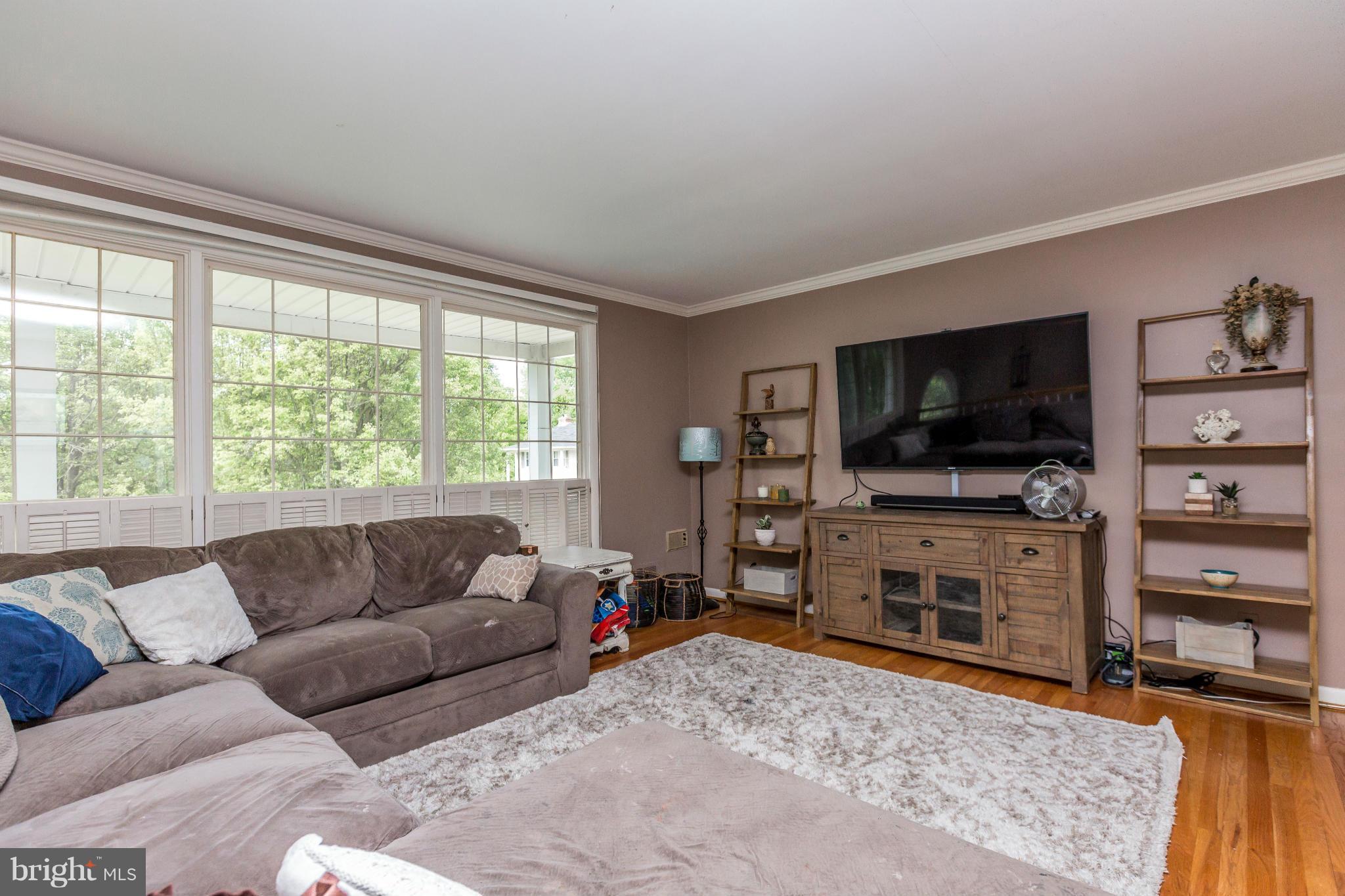 VILLAGE GREEN - Residential