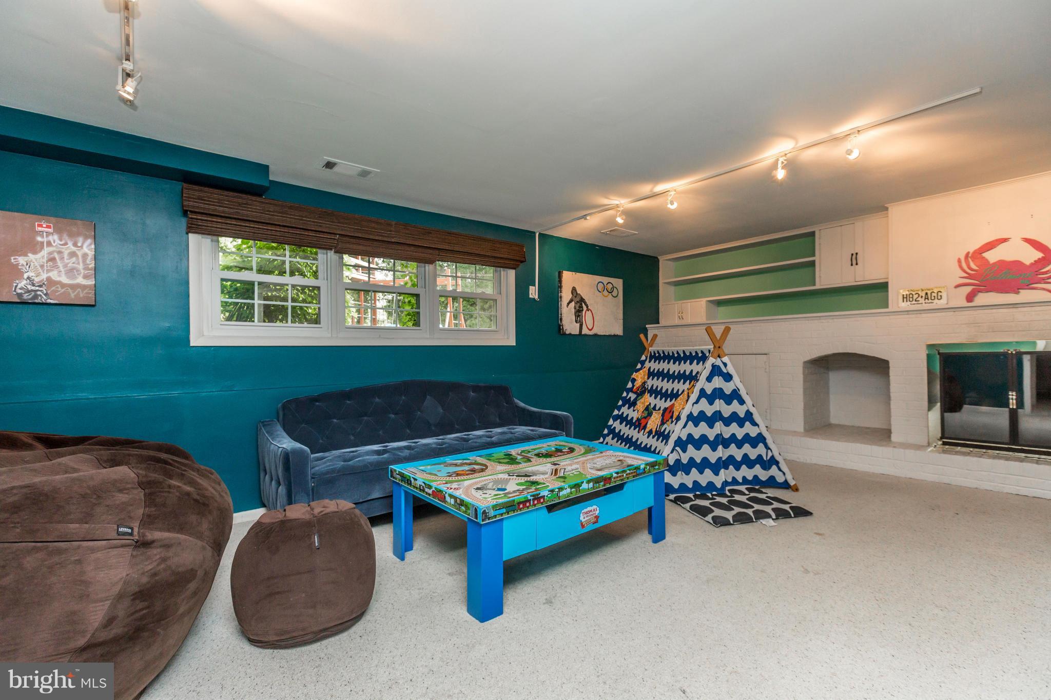 VILLAGE GREEN - Residential