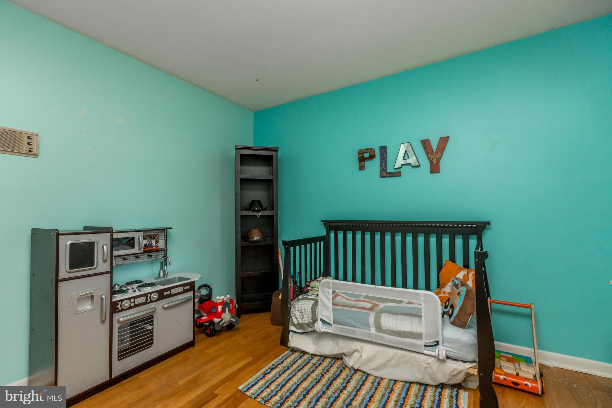 VILLAGE GREEN - Residential