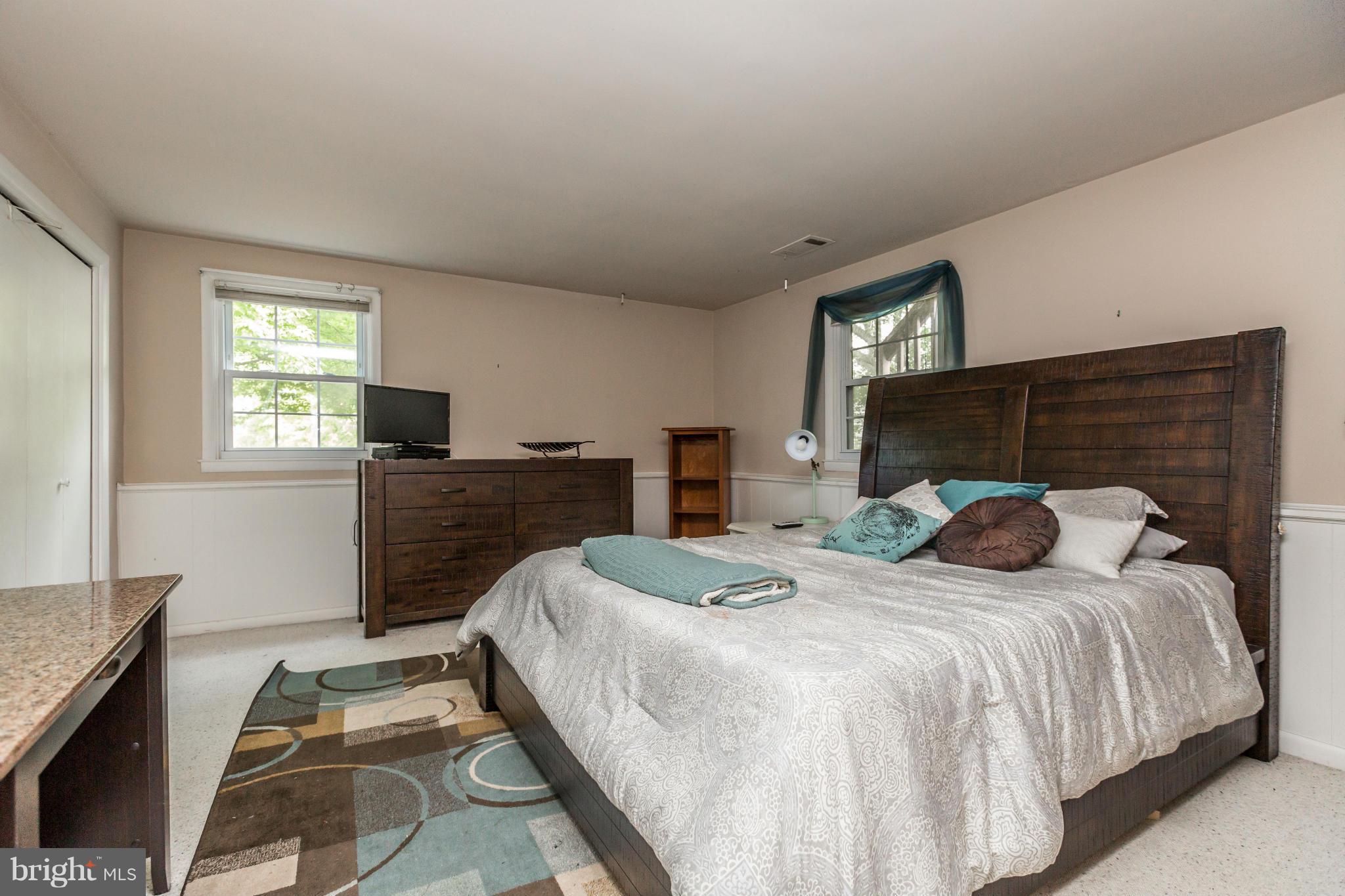 VILLAGE GREEN - Residential