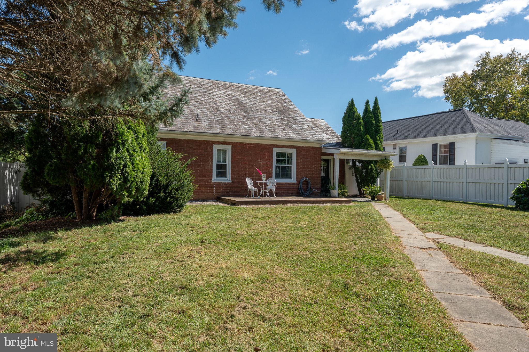 1418 ESBENSHADE ROAD