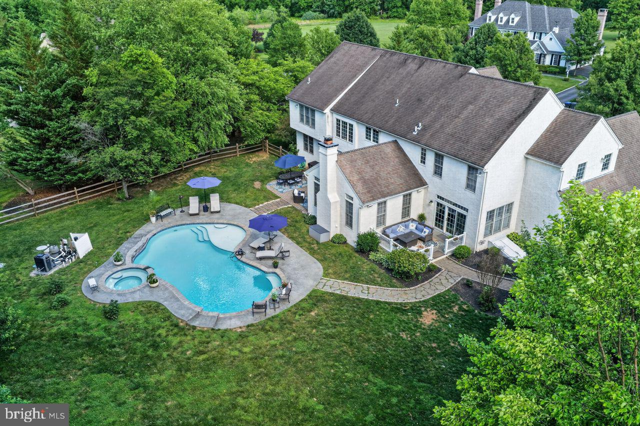 1704 CHANTILLY LANE