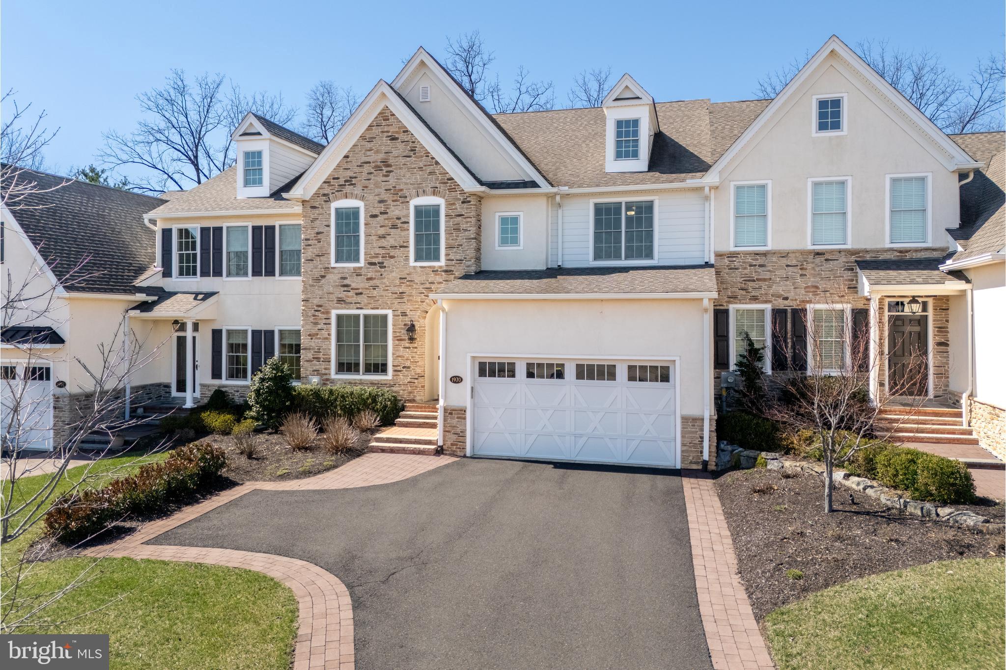 THE VILLAS @ SV - Residential