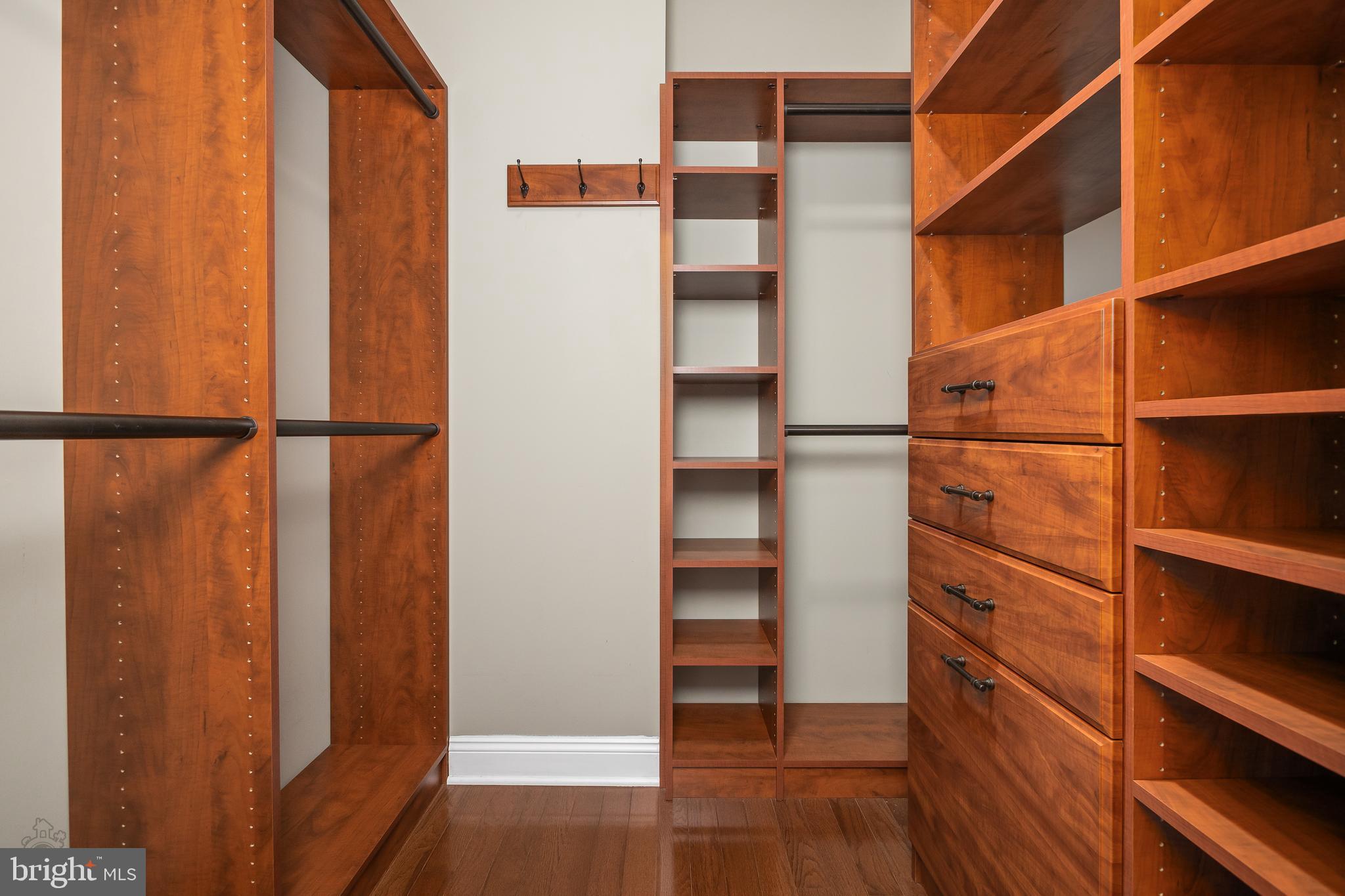 THE VILLAS @ SV - Residential