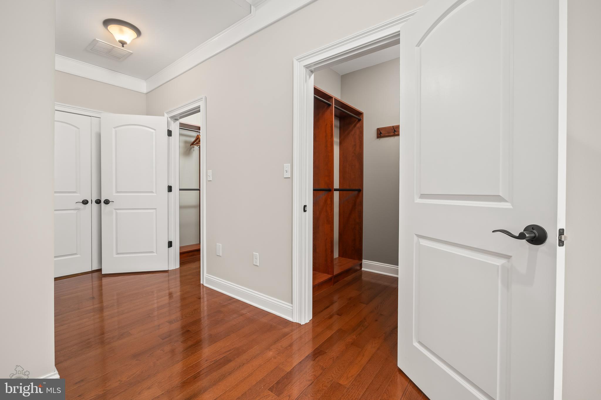 THE VILLAS @ SV - Residential