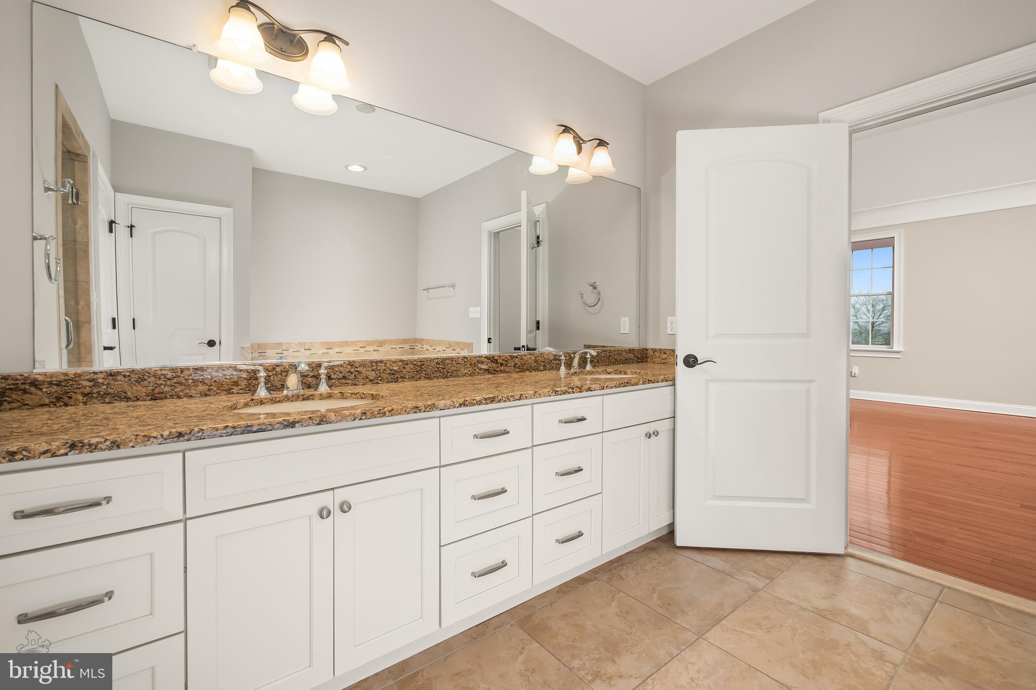 THE VILLAS @ SV - Residential