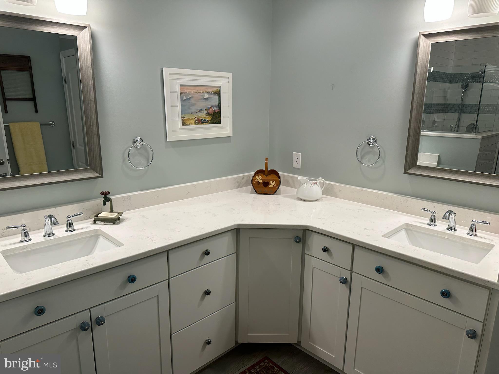 OYSTER BAY CONDOMINIUMS - Land