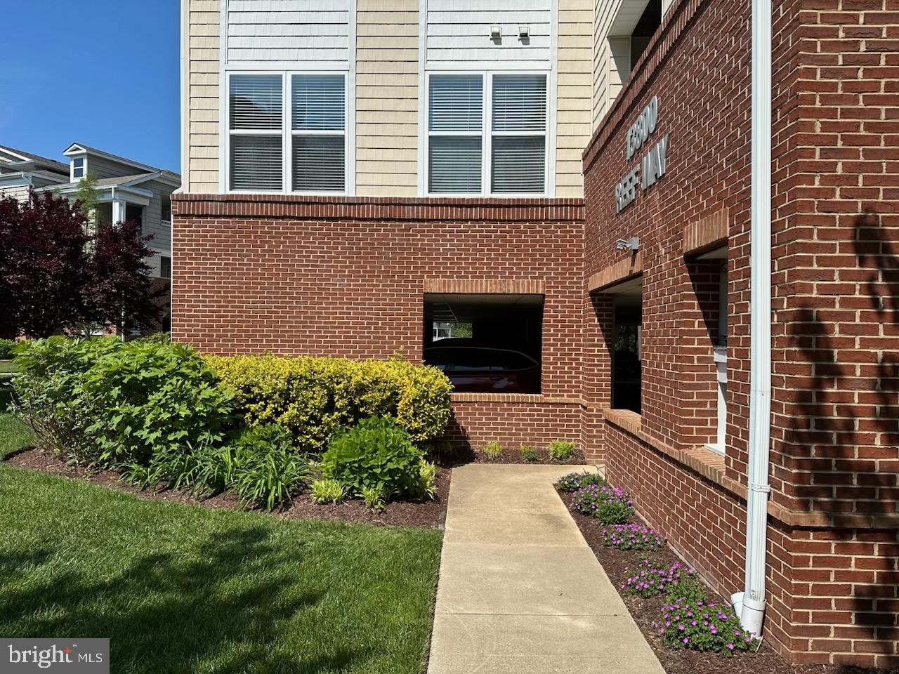 OYSTER BAY CONDOMINIUMS - Land