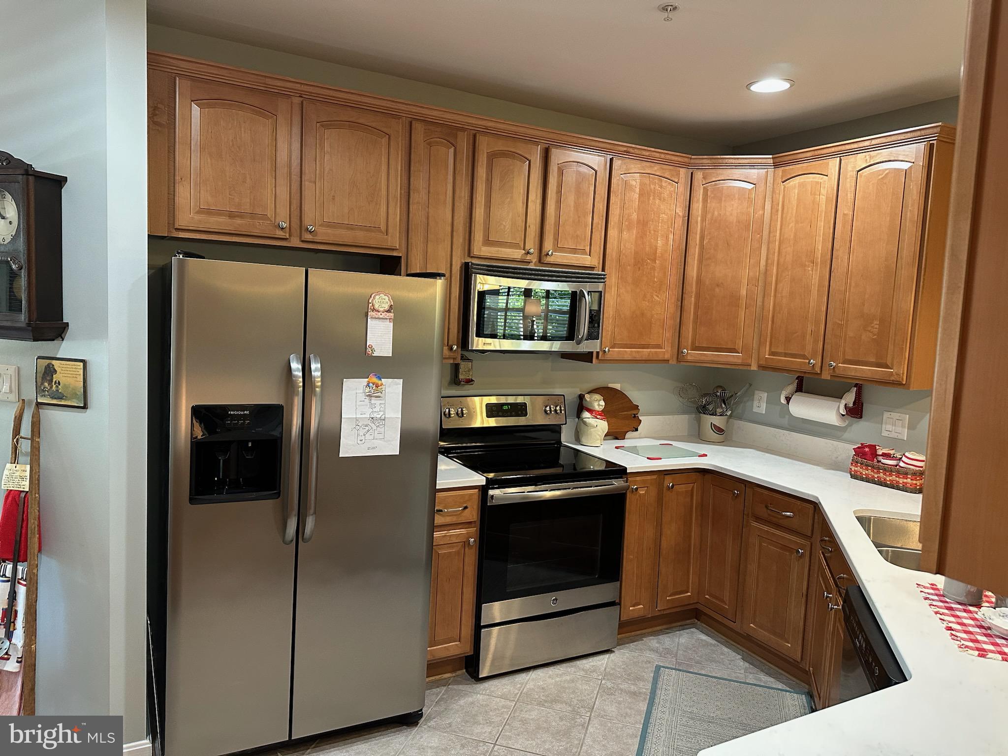 OYSTER BAY CONDOMINIUMS - Land