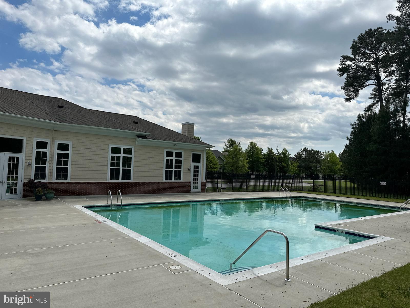 OYSTER BAY CONDOMINIUMS - Land