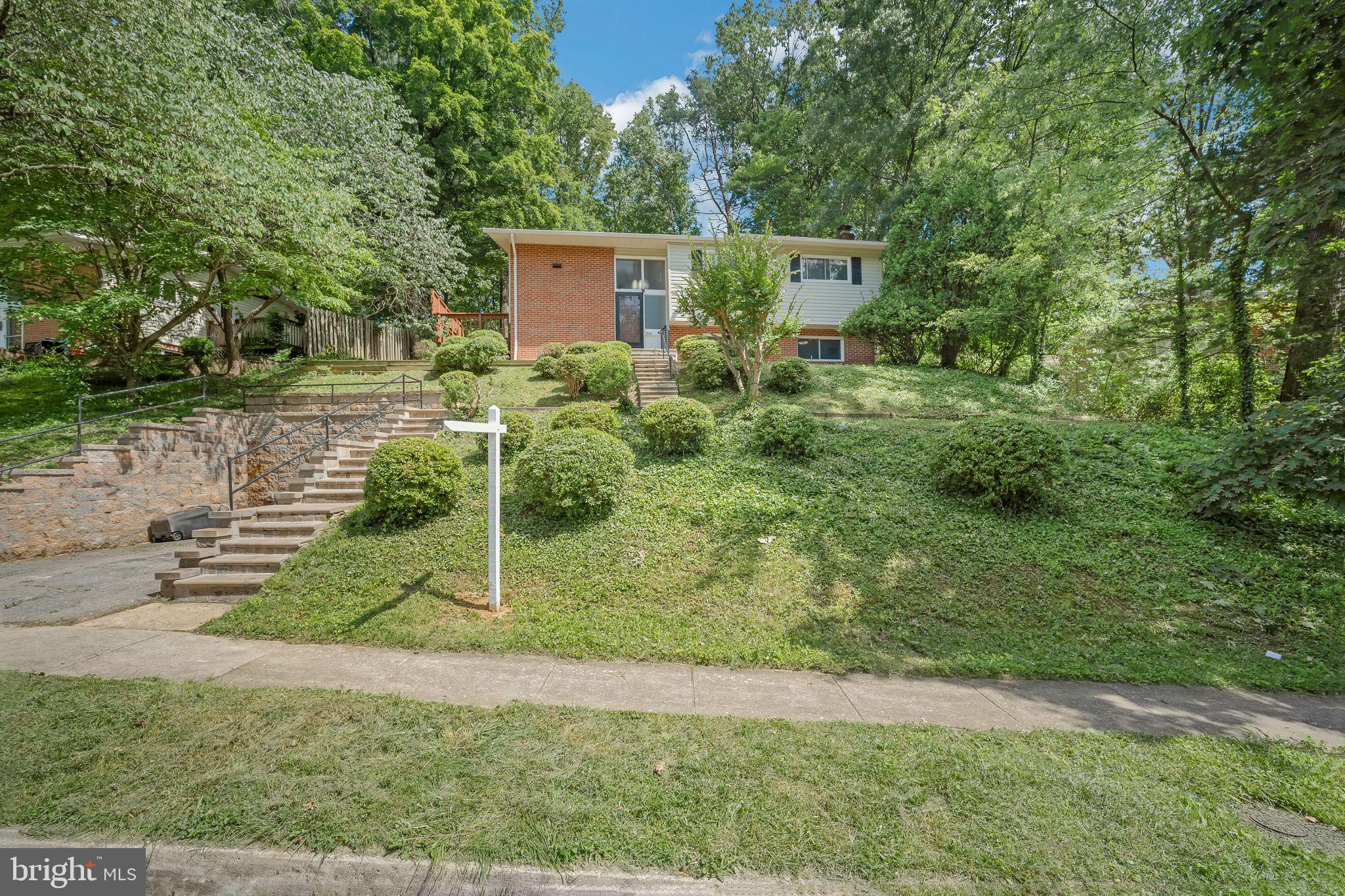 7826 GLENISTER DRIVE