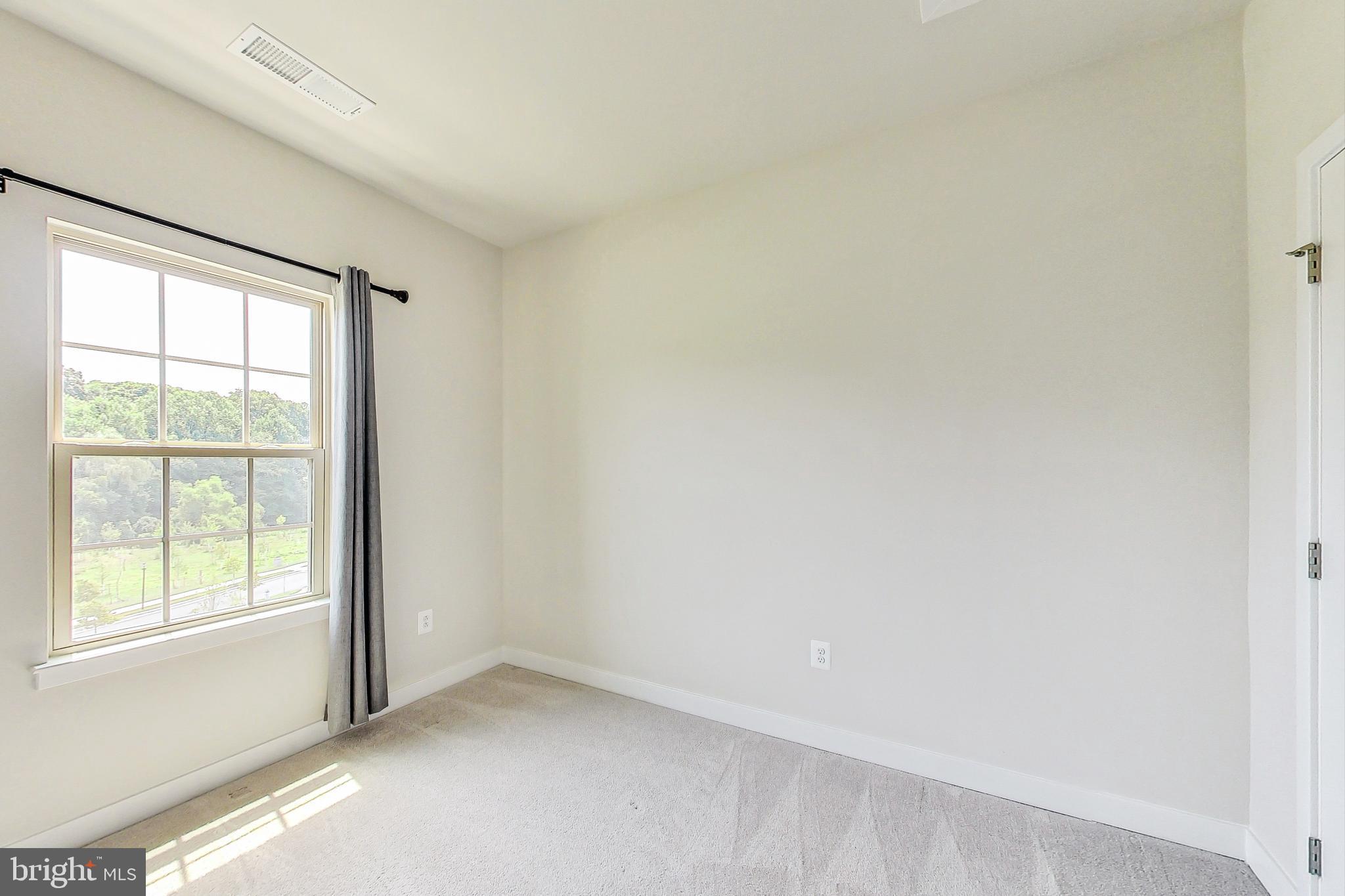 MONTGOMERY VILLAGE - Residential Lease