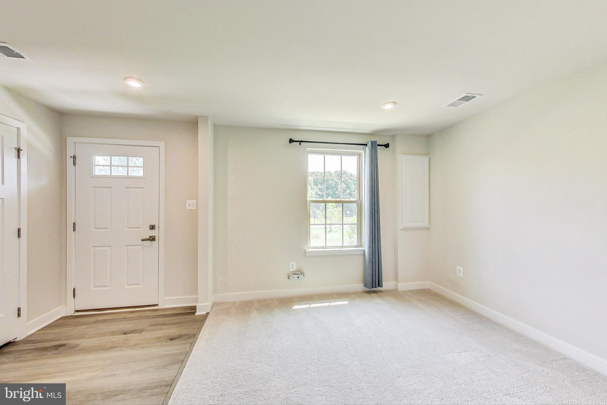 MONTGOMERY VILLAGE - Residential Lease