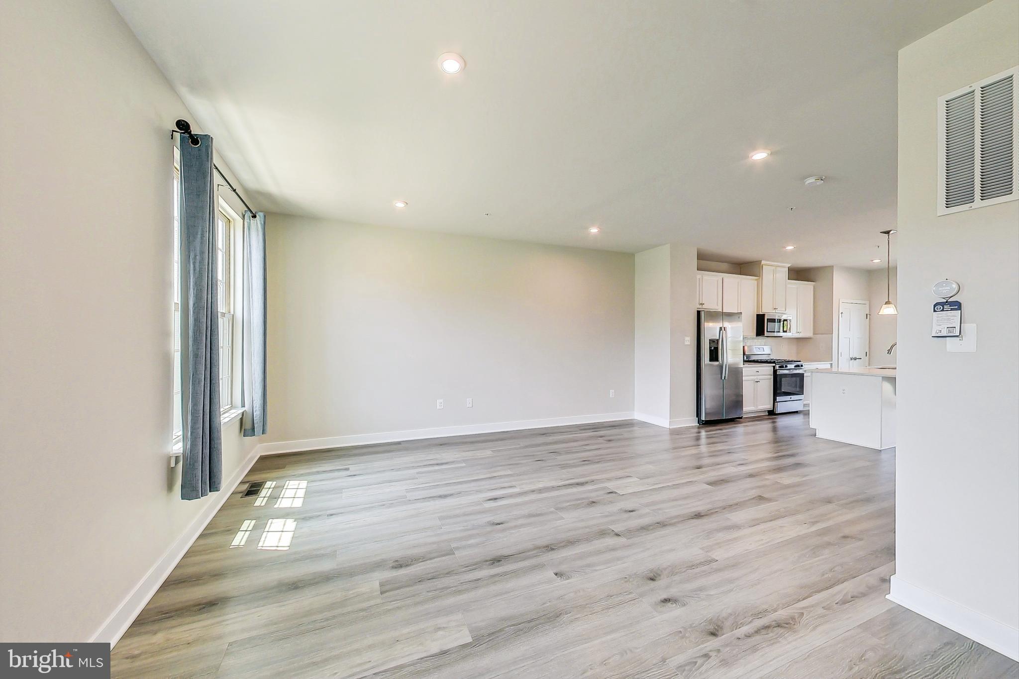 MONTGOMERY VILLAGE - Residential Lease