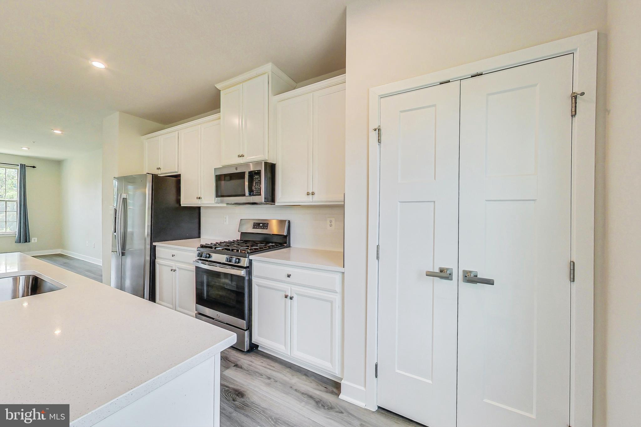 MONTGOMERY VILLAGE - Residential Lease