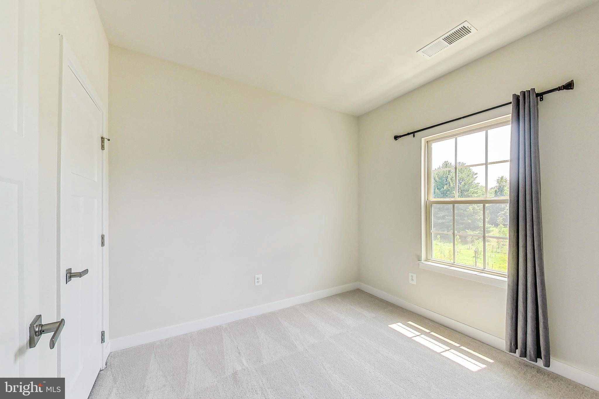 MONTGOMERY VILLAGE - Residential Lease