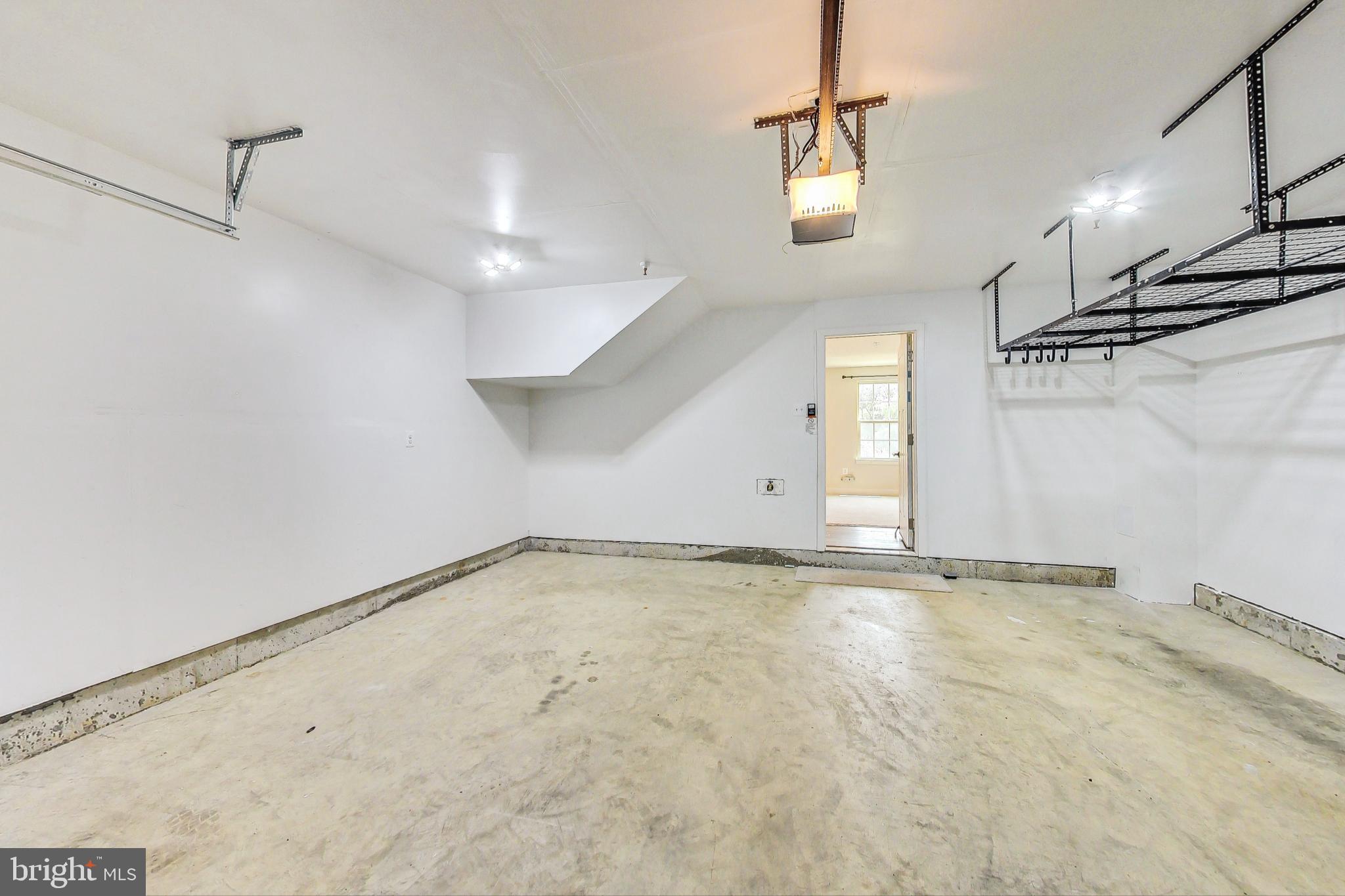 MONTGOMERY VILLAGE - Residential Lease