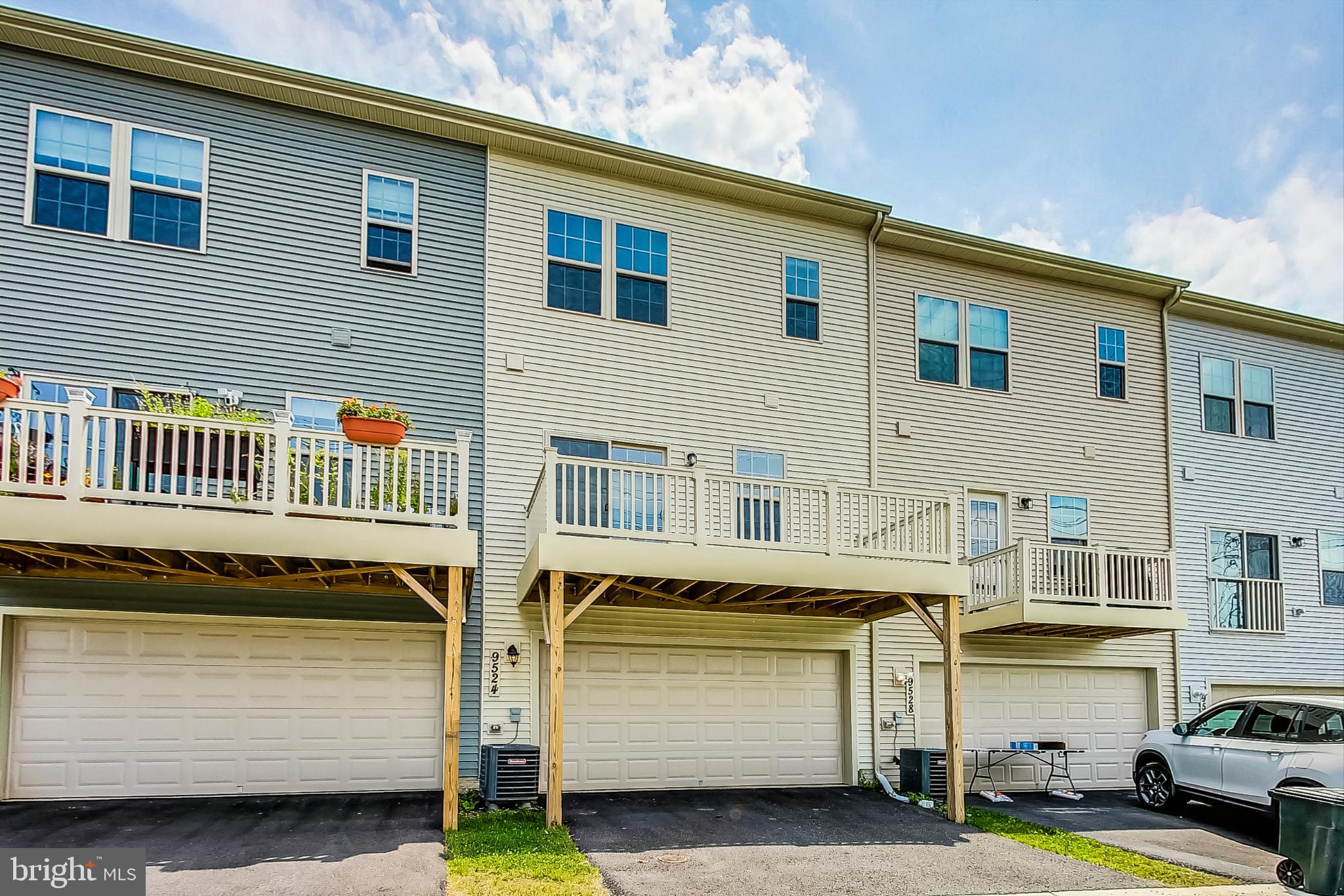 MONTGOMERY VILLAGE - Residential Lease