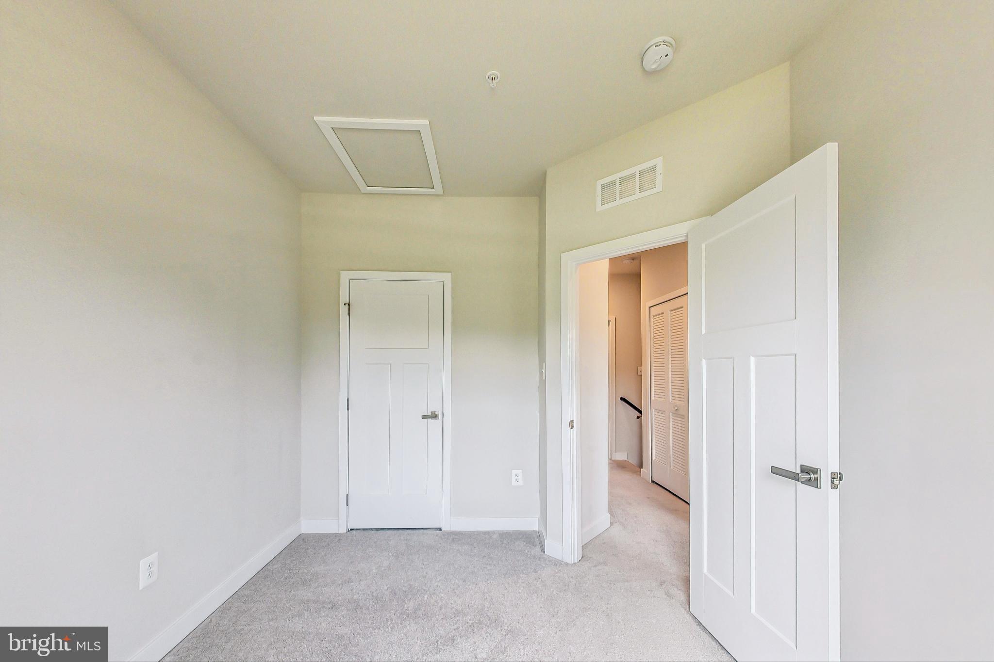 MONTGOMERY VILLAGE - Residential Lease