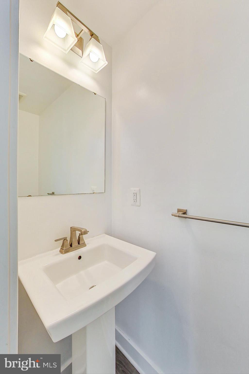 MONTGOMERY VILLAGE - Residential Lease