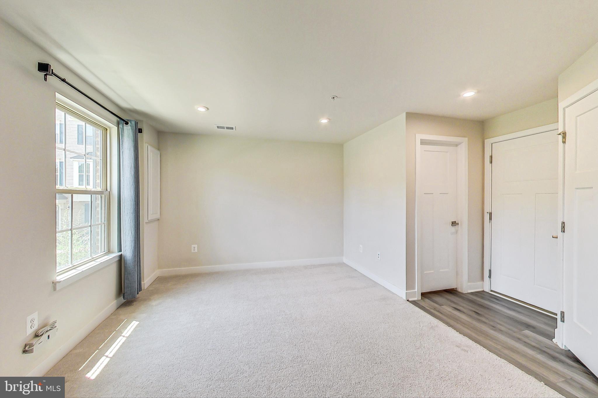 MONTGOMERY VILLAGE - Residential Lease