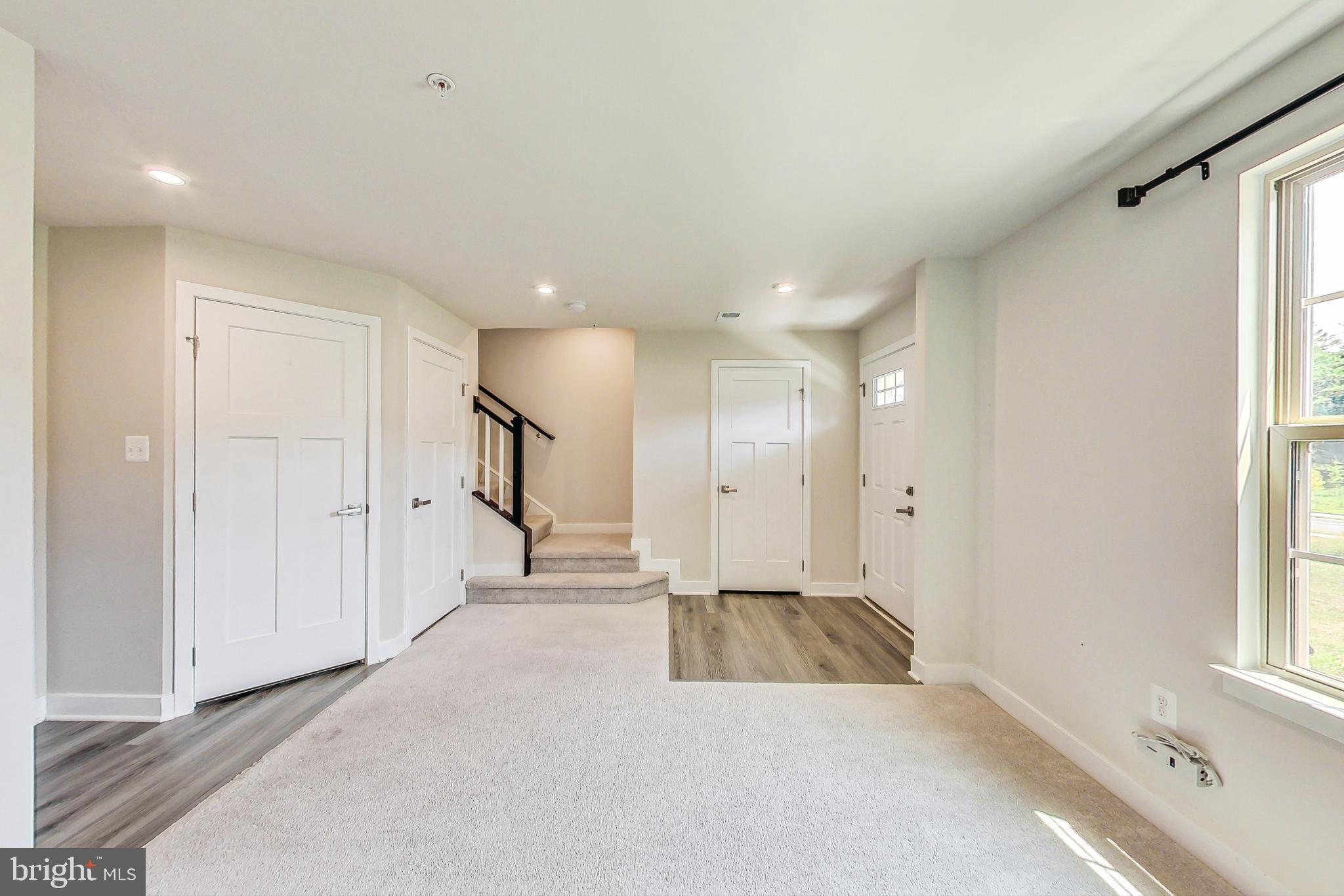 MONTGOMERY VILLAGE - Residential Lease