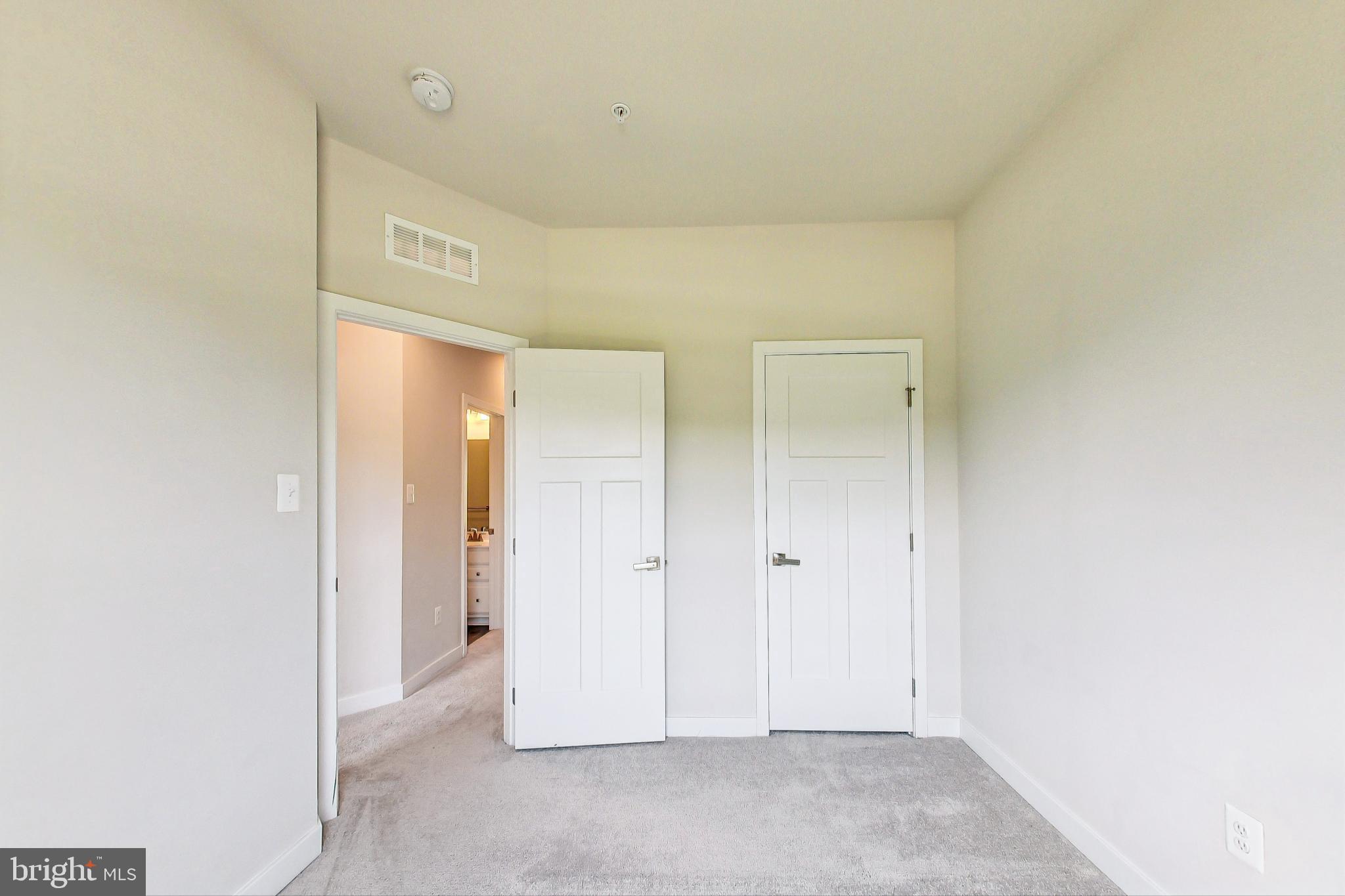 MONTGOMERY VILLAGE - Residential Lease