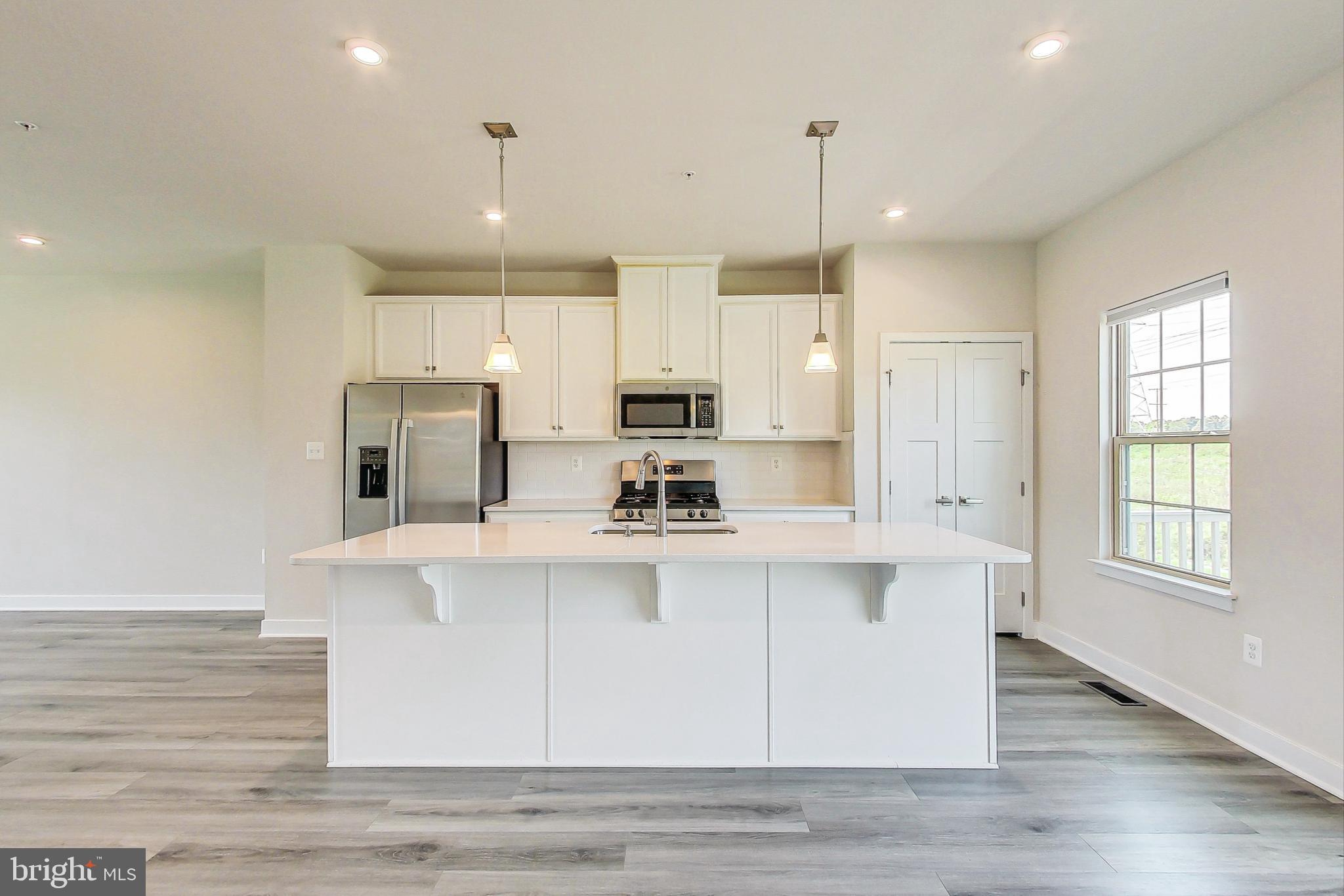 MONTGOMERY VILLAGE - Residential Lease