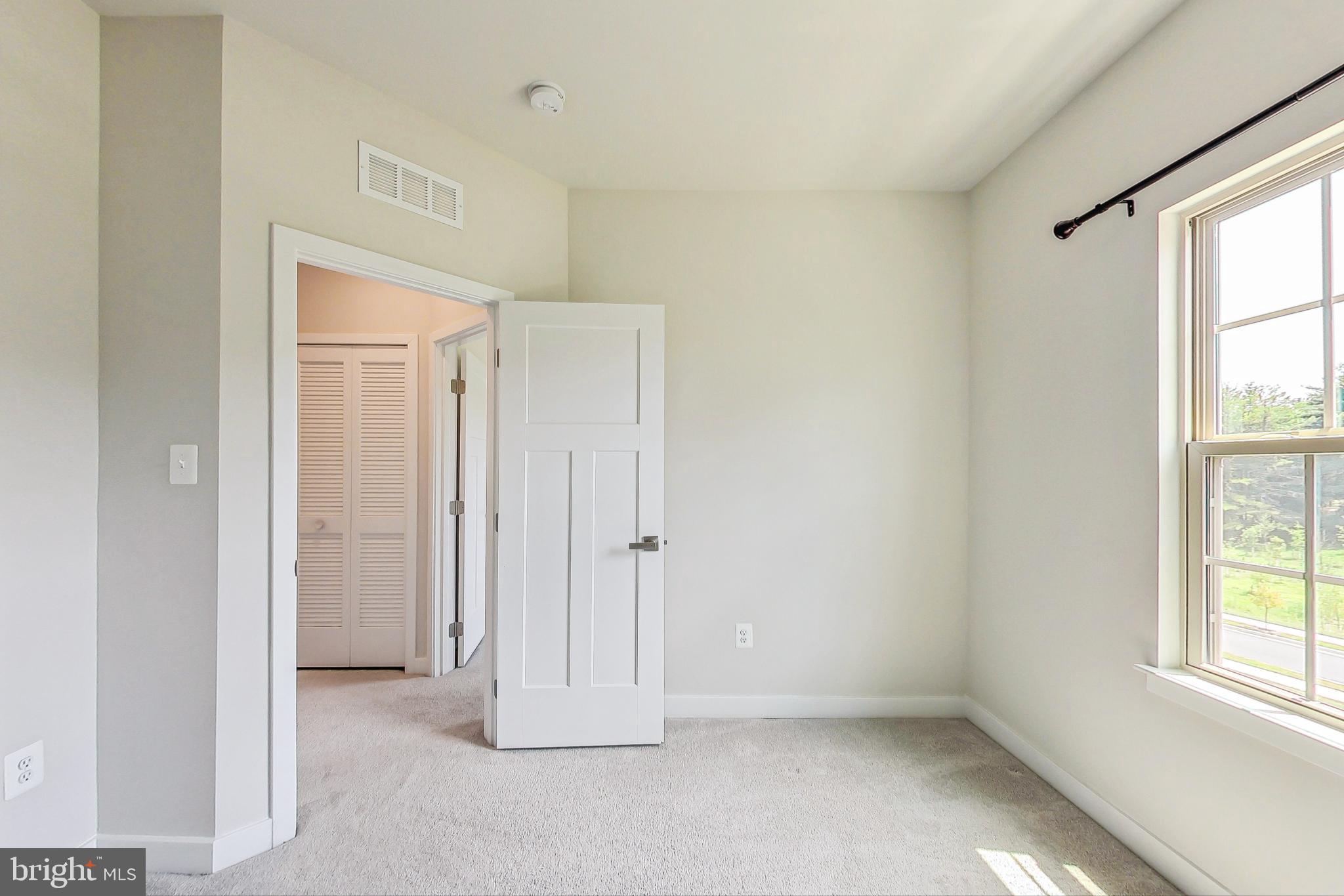 MONTGOMERY VILLAGE - Residential Lease