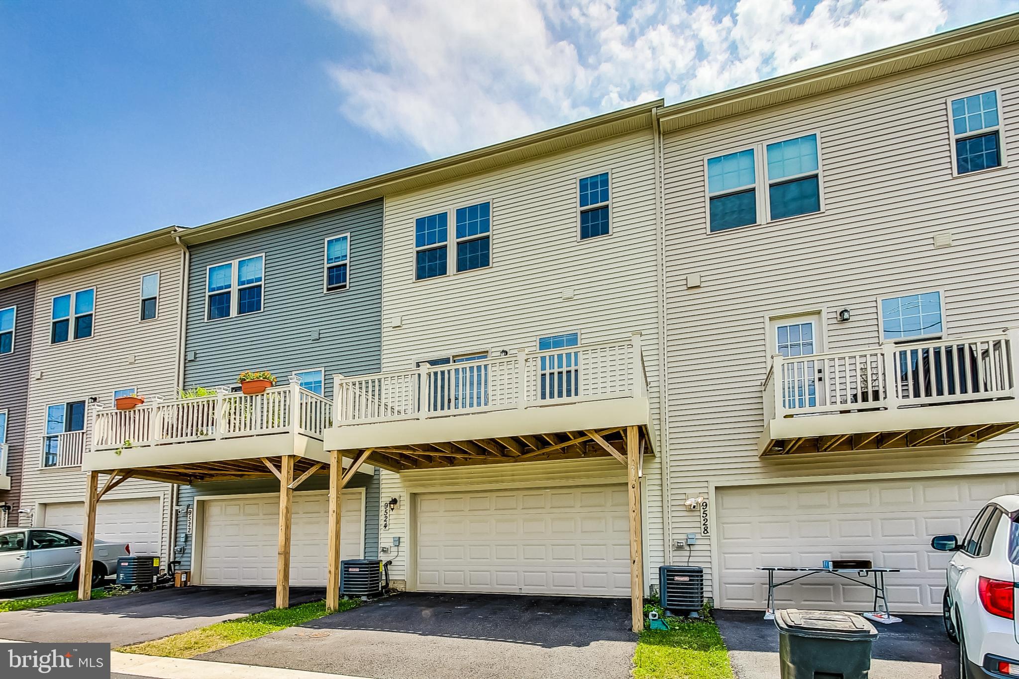 MONTGOMERY VILLAGE - Residential Lease