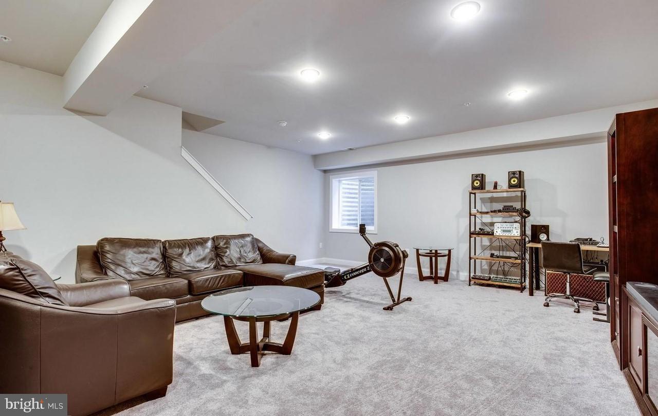 CARVER PLACE - Residential Lease