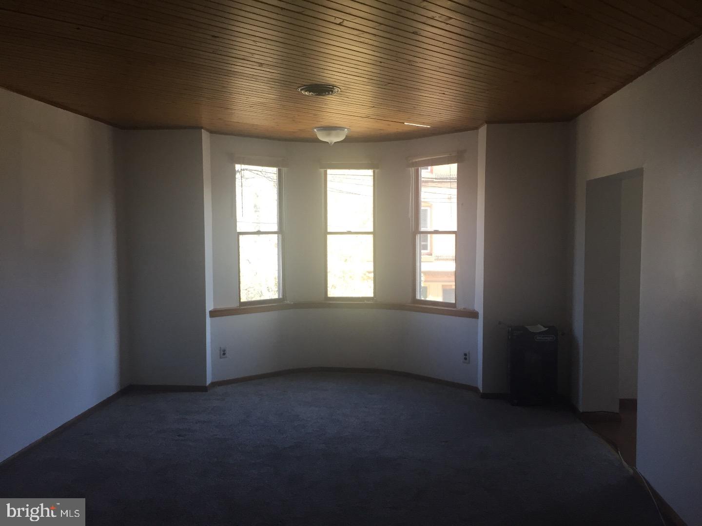 QUEEN VILLAGE - Residential Lease