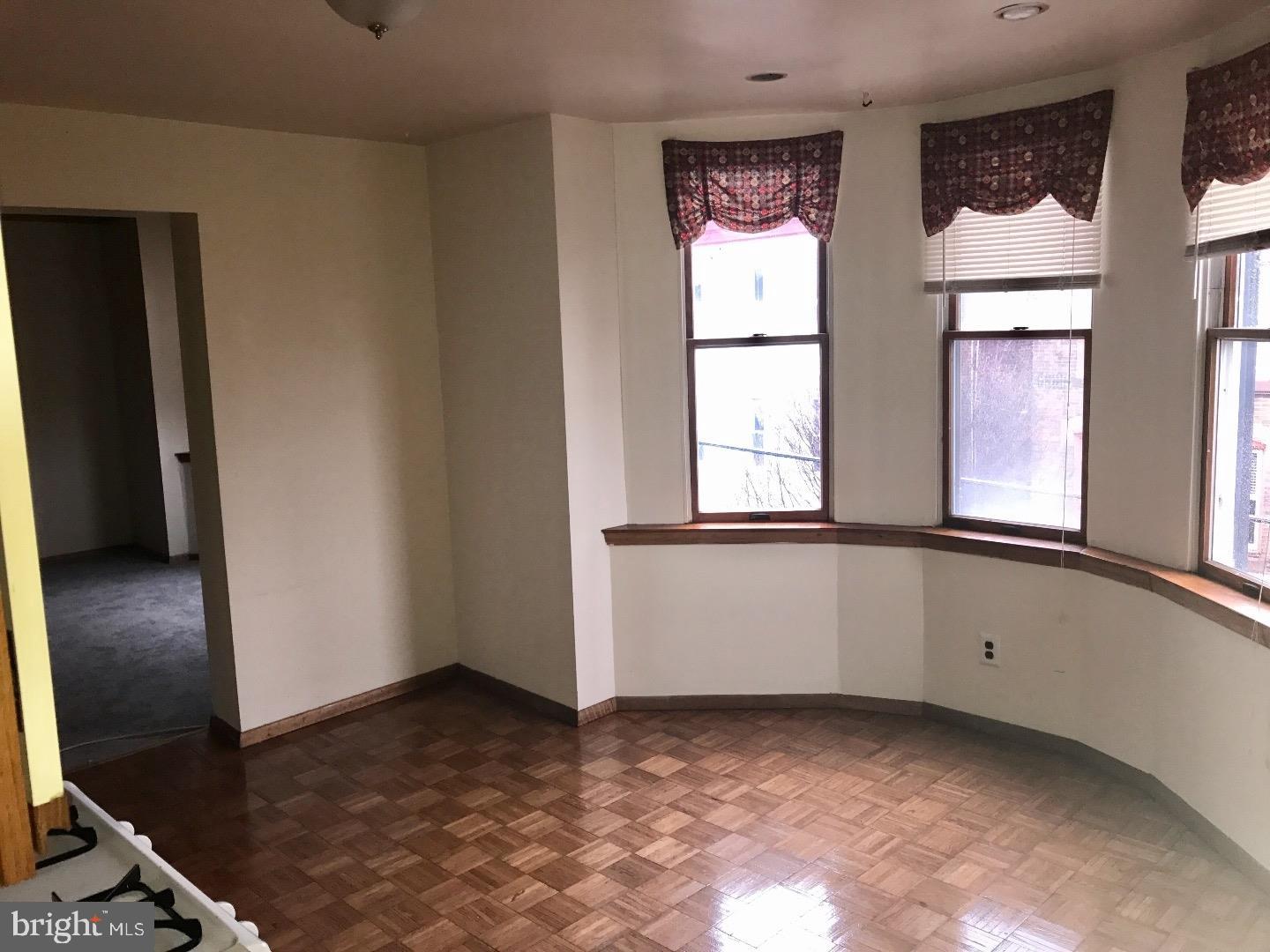 QUEEN VILLAGE - Residential Lease