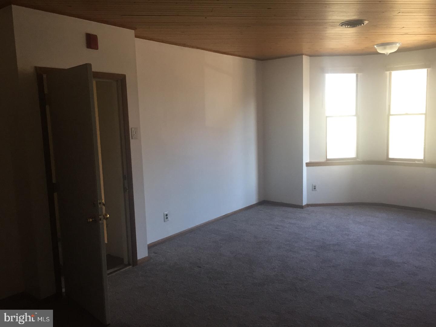 QUEEN VILLAGE - Residential Lease