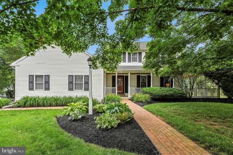 Photo of 301 Eisenhower Boulevard, Lancaster, PA 17603 (MLS # PALA2052126)