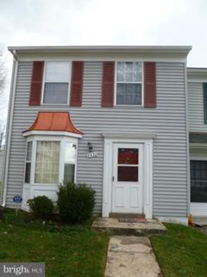 move in ready, Cozy townhouse,  shows well. has walk out from main level to rear patio and open common space. two parking spaces and close to everything.email or text Lister for combo