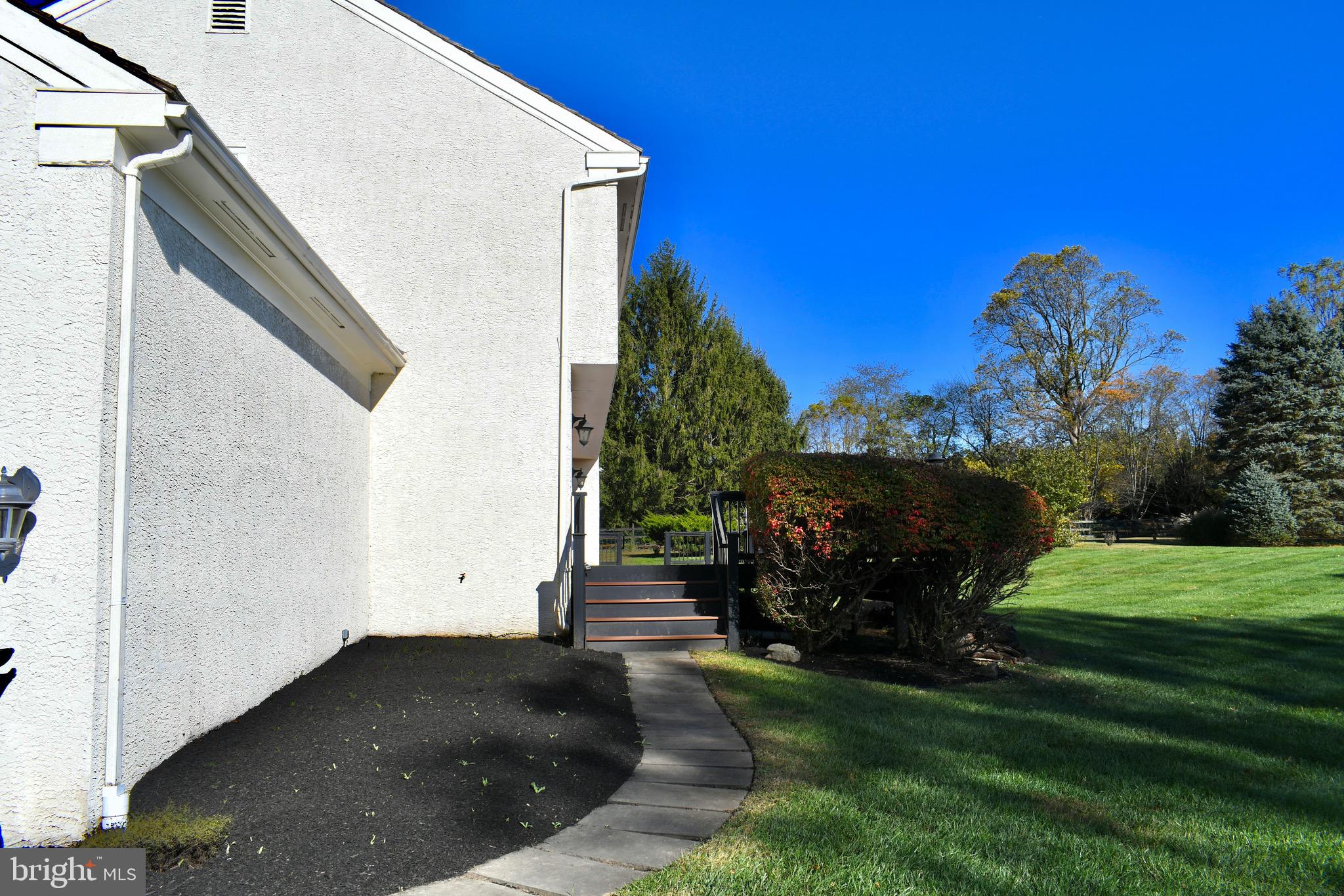 THREE PONDS - Residential