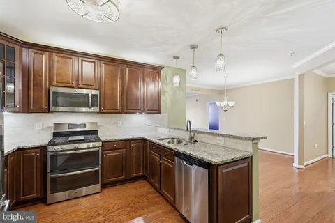 24637 Woolly Mammoth Terrace Unit 205, Aldie, VA MLS: VALO2114932