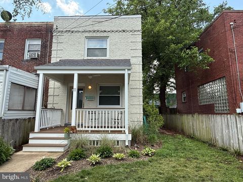 11 CLIFFORD AVENUE ALEXANDRIA VA 22305